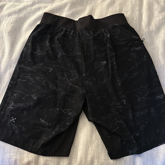 Lululemon Mens Medium 9.5” inseam Short (full liner) - Picture 3 of 3